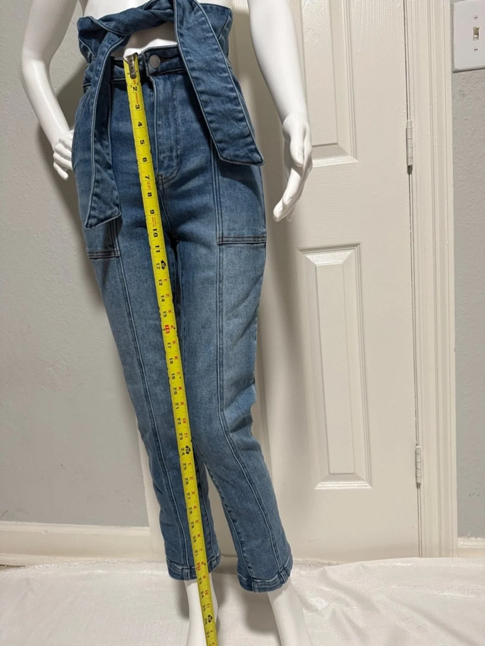 RISEN los ángeles High-Waist Paperbag Blue Jeans with Tie Belt - Women. - Picture 2 of 16